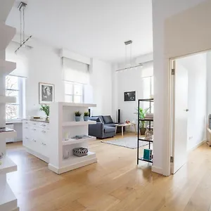 Apartment Old Town Heart Vii - Thebarbican, Warsaw